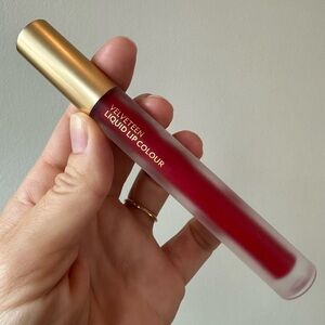 Lisa Eldridge Velveteen Liquid Lipstick in Ribbon